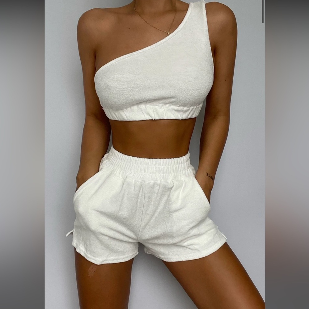 One shoulder short set